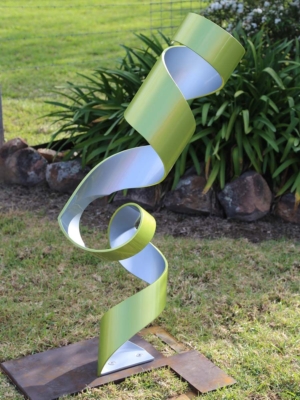 Ionas Kaltenbach Twisted